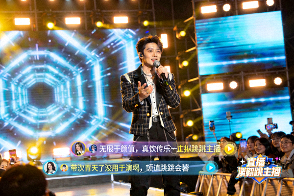 颜值唱跳主播在霓虹灯光舞台上的音乐才艺直播